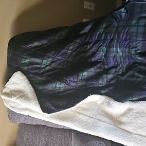 NWOT Woolrich Green and Purple Sherpa Throw Blanket.